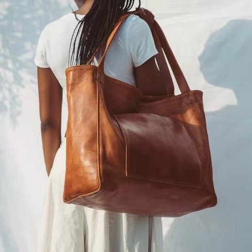 Retro one-shoulder capacious bag